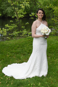Vera Wang White '351346' size 8 used wedding dress front view on bride