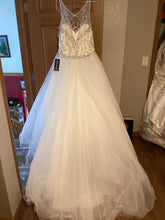Load image into Gallery viewer, private label signature collection &#39;F04014468&#39; wedding dress size-12 NEW
