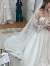Load image into Gallery viewer, Eddy K. &#39;Liv&#39; wedding dress size-04 NEW
