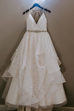Load image into Gallery viewer, Hayley Paige &#39;Behati&#39; wedding dress size-08 PREOWNED
