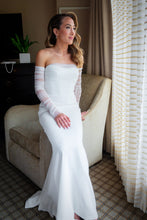 Load image into Gallery viewer, Chosen by KYHA &#39;ZIVA&#39; wedding dress size-00 PREOWNED
