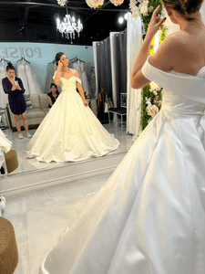Milla Nova 'Maura' wedding dress size-06 NEW
