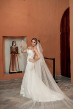 Load image into Gallery viewer, Ines Di Santo &#39;Elisavet&#39; size 2 used wedding dress side view on bride
