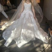 Load image into Gallery viewer, Monique Lhuillier &#39;Amanda Steinberg&#39; wedding dress size-02 NEW
