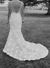 Load image into Gallery viewer, Mira Zwillinger &#39;Verona&#39; size 2 used wedding dress back view on bride
