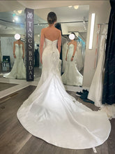Load image into Gallery viewer, Maggie Sottero &#39;Pippa&#39; wedding dress size-04 PREOWNED
