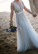 Load image into Gallery viewer, Watters &#39;Santina&#39; size 0 used wedding dress front view on bride
