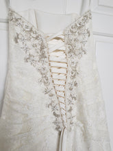 Load image into Gallery viewer, David&#39;s Bridal &#39;YP3344&#39; wedding dress size-02 PREOWNED
