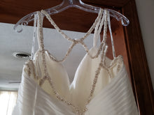 Load image into Gallery viewer, Stella York &#39;6530DMZP&#39; size 16 new wedding dress back view close up
