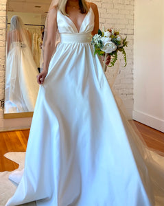 Vagabond 'Aquarius' wedding dress size-06 NEW