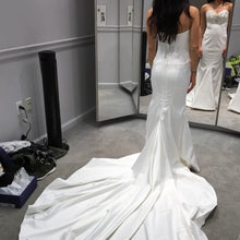 Load image into Gallery viewer, Pnina Tornai &#39;Pnina Tornai wedding gown with sweetheart neckline &amp; Swarovski crystal details&#39; wedding dress size-02 PREOWNED
