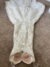 Load image into Gallery viewer, Casablanca &#39;2298&#39; wedding dress size-06 PREOWNED
