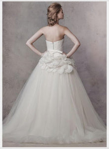 Vera Wang White '351112' size 4 used wedding dress back view on model