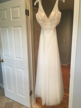 Load image into Gallery viewer, JUSTIN ALEXANDER &#39;Sincerity Dress #44120&#39; wedding dress size-08 PREOWNED
