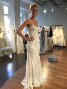 Lihi Hod 'Sienna' size 6 new wedding dress side view on bride