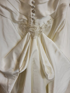 Robin Jillian 'B220' wedding dress size-00 PREOWNED