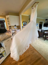 Load image into Gallery viewer, Enzoani &#39;Kenzington&#39; wedding dress size-02 PREOWNED
