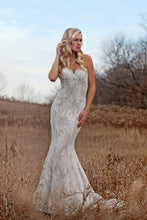 Load image into Gallery viewer, Marisa &#39;D60&#39; size 8 used wedding dress front view on model

