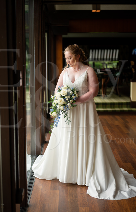 David's Bridal 'scalloped lace satin wedding dress' wedding dress size-14 PREOWNED