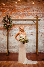 Load image into Gallery viewer, Grace Loves Lace &#39;Hart&#39; wedding dress size-04 PREOWNED
