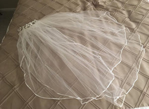 Custom Boutique 'Mor Le' size 16 used wedding dress view of veil
