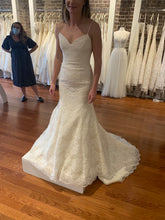 Load image into Gallery viewer, Modern Trousseau &#39;Nouveau Gown&#39; wedding dress size-06 SAMPLE
