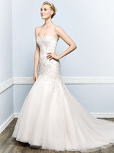 Load image into Gallery viewer, Kenneth Winston &#39;1656&#39; size 6 used wedding dress front view on model
