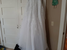 Load image into Gallery viewer, David&#39;s Bridal &#39;9V3434&#39; wedding dress size-20 NEW
