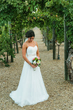Load image into Gallery viewer, Galina Signature &#39;Signature A-line&#39; wedding dress size-02 PREOWNED
