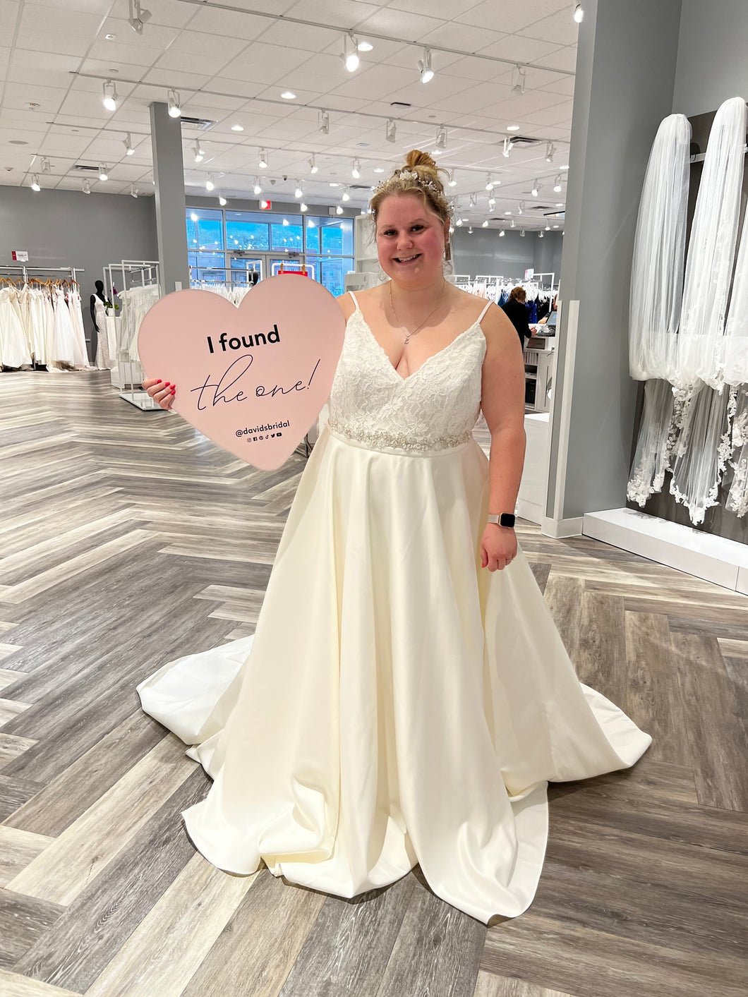David's Bridal 'Scalloped Lace Satin Plus Size Wedding Dress' wedding dress size-20W NEW
