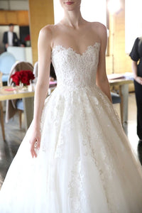 Reem Acra 'Inspiration' wedding dress size-08 SAMPLE