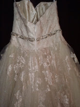 Load image into Gallery viewer, Enzoani &#39;Olivia&#39; - Enzoani - Nearly Newlywed Bridal Boutique - 4
