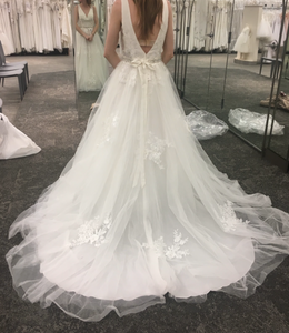David's Bridal 'WG3877' wedding dress size-00 NEW