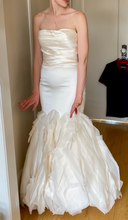 Load image into Gallery viewer, Vera Wang &#39;Ethel&#39; wedding dress size-02 PREOWNED

