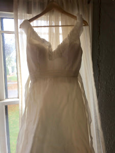 Ivy & Aster 'Anemone' wedding dress size-06 PREOWNED