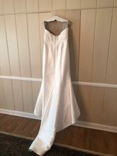 Load image into Gallery viewer, Anne Barge &#39;Bisous&#39; wedding dress size-14 NEW
