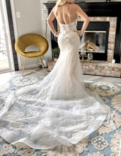 Load image into Gallery viewer, Customed Designed &#39;L’amour Calla Blanche &#39; wedding dress size-04 SAMPLE
