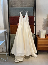 Load image into Gallery viewer, Jenny Yoo &#39;Octavia&#39; wedding dress size-12 NEW
