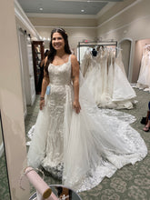 Load image into Gallery viewer, Allure Bridals &#39;D318 - Tiana&#39; wedding dress size-08 NEW
