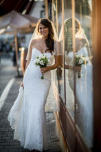 Load image into Gallery viewer, Romona Keveza &#39;L367&#39; size 8 used wedding dress front view on model
