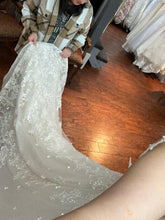 Load image into Gallery viewer, Da vinci &#39;50699&#39; wedding dress size-14 NEW
