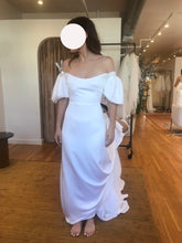 Load image into Gallery viewer, Sarah Seven &#39;Elena&#39; wedding dress size-06 PREOWNED
