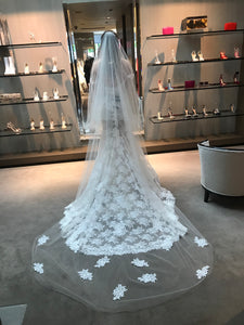 Monique Lhuillier 'Eve' wedding dress size-06 PREOWNED