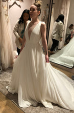 Load image into Gallery viewer, BHLDN &#39;Conrad &#39; wedding dress size-06 NEW

