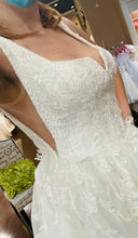 Load image into Gallery viewer, Barbara Kavchok &#39;Demi&#39; wedding dress size-08 NEW
