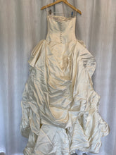Load image into Gallery viewer, Anne Barge &#39;silk satin face organza scooped with asymmetrically ruched skirt&#39; wedding dress size-04 PREOWNED
