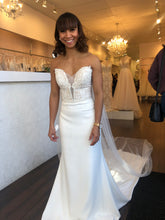 Load image into Gallery viewer, Calla Blanche &#39;LA8229 Krysta&#39; wedding dress size-02 SAMPLE
