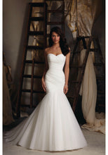 Load image into Gallery viewer, Mori Lee &#39;5018&#39; size 8 new wedding dress front view on model
