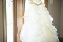 Load image into Gallery viewer, Mori Lee &#39;unknown&#39; wedding dress size-24 PREOWNED
