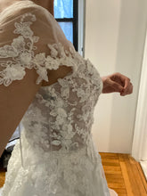 Load image into Gallery viewer, Michelle Roth &#39;Kenzie&#39; wedding dress size-04 SAMPLE
